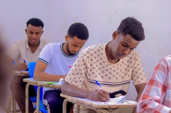 Waxaa maanta si habsami leh uga Socda Xarunta dhexe ee Jaamacadda Plasma Imtixaanka kama dambeysta (Final Exam) ee Semister-ka 1aad , Sanad Waxbara...
