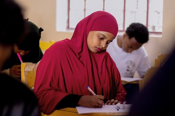 Xarun PIU ee Jaamacadda Plasma Waxaa si habsami leh Ardayda ugu bilaawday Maanta Imtixaanka kama dambeyska ah (Final Exam) ee kulliyadaha kala duwa...
