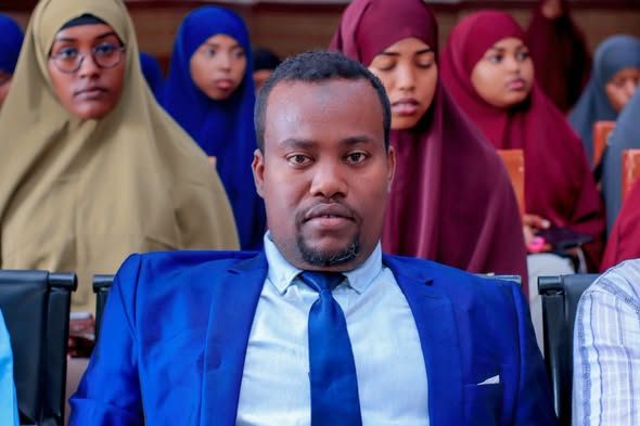 Qaybta 2aad Difaacashada Buuga Qalin_jebinta Dufcaddii 10aad ee Jaamacadda Plasma Xarunta Jowhar.