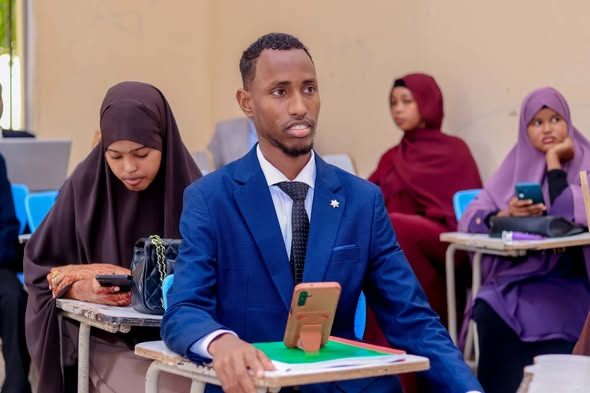 Maalintii 3aad Difaacashada Buuga Qalin_jebinta Dufcaddii 25aad ee Jaamacadda Plasma Xarunta dhexe ee Magaalada Muqdisho.