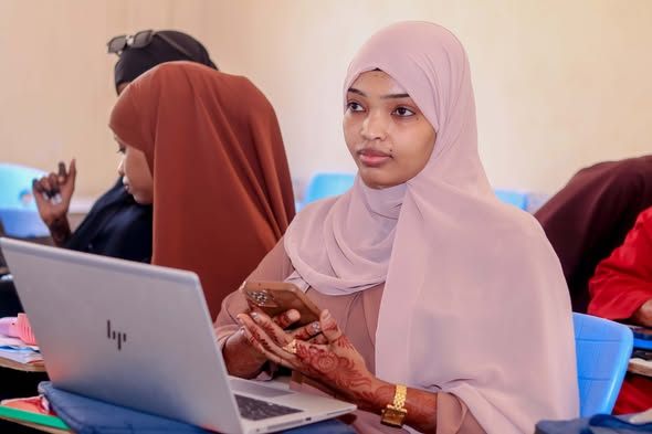 Maalintii 3aad Difaacashada Buuga Qalin_jebinta Dufcaddii 25aad ee Jaamacadda Plasma Xarunta dhexe ee Magaalada Muqdisho.