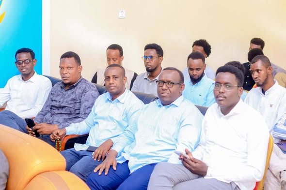 Qaybta 2aad Munaasabadda Daahfurka Difaacashada Buuga Qalin_Jebinta Dufcadda 25aad ee Jaamacadda Plasma ayaa Lagu qabtay Xarunta dhexe ee Jaamacadda.