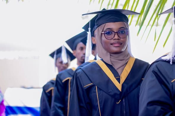 Qaybta 16aad Xafladda Qalinjebinta Dufcadda 16aad ee Jaamacadda Plasma , 1078 Arday ayaa ka qalin-badalanaysa Kulliyadaha kala duwan ee Jaamacadda.