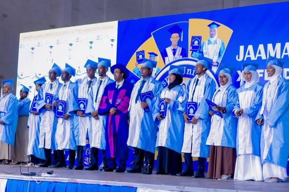 Qaybta 15aad Xafladda Qalinjebinta Dufcadda 16aad ee Jaamacadda Plasma , 1078 Arday ayaa ka qalin-badalanaysa Kulliyadaha kala duwan ee Jaamacadda.