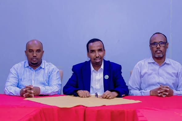 Maamulka Sare ee Jaamacadda Plasma ayaa Kulan Sagootin iyo dhiiragelin iskugu jirta u Sameeyay Ardayda Ka qalin-jebisay Kulliyadda Daraasaadka Sare...