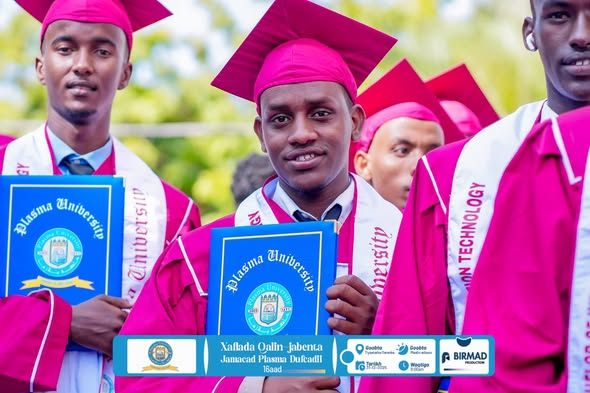 Qaybta 10aad Xafladda Qalinjebinta Dufcadda 16aad ee Jaamacadda Plasma , 1078 Arday ayaa ka qalin-badalanaysa Kulliyadaha kala duwan ee Jaamacadda.