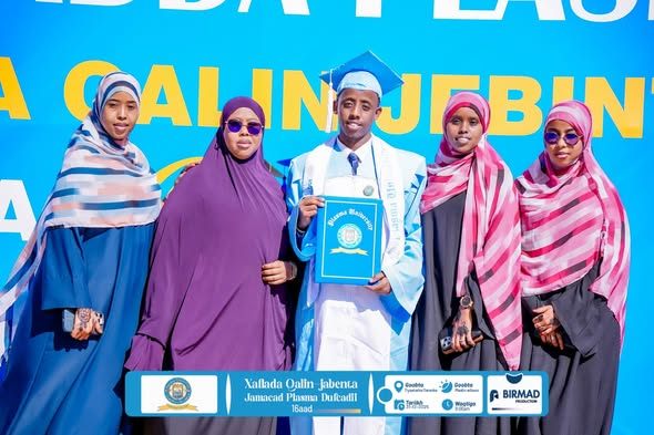 Qaybta 9aad Xafladda Qalinjebinta Dufcadda 16aad ee Jaamacadda Plasma , 1078 Arday ayaa ka qalin-badalanaysa Kulliyadaha kala duwan ee Jaamacadda.