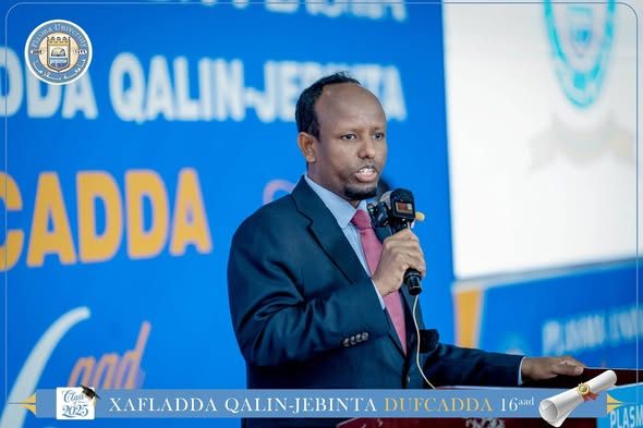 Hadal Jeedinta Wasiirka Wasaaradda Caafimaadka DFS Dr. Ali Haji Xafladda Qalin-jebinta Dufcadda 16-aad ee Jaamacadda Plasma , 1078 Arday ayaa ka qa...