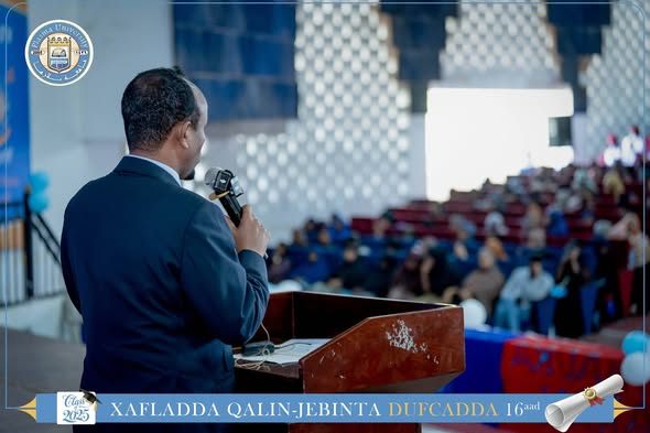 Hadal Jeedinta Wasiirka Wasaaradda Caafimaadka DFS Dr. Ali Haji Xafladda Qalin-jebinta Dufcadda 16-aad ee Jaamacadda Plasma , 1078 Arday ayaa ka qa...