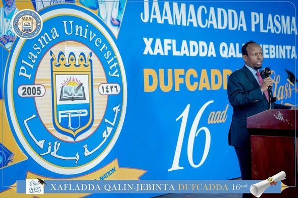 Hadal Jeedinta Wasiirka Wasaaradda Caafimaadka DFS Dr. Ali Haji Xafladda Qalin-jebinta Dufcadda 16-aad ee Jaamacadda Plasma , 1078 Arday ayaa ka qa...