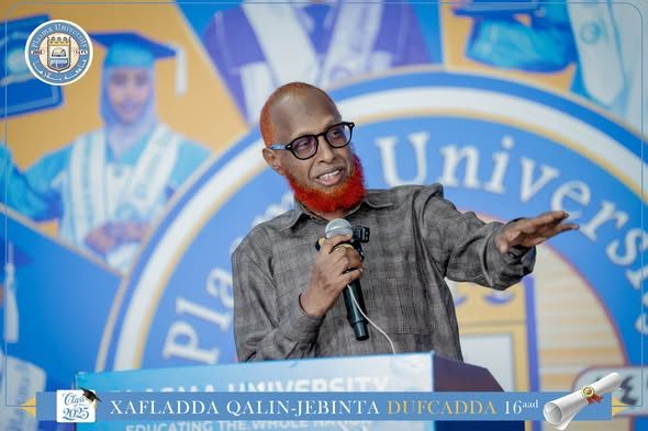 Hadal-jeedinta Guddoomiyaha Mu’assasadda Imaamu Shaafici Ustaad Abdirahman Kubac Xafladda Qalinjebinta Dufcadda 16aad ee Jaamacadda Plasma , 1078 A...