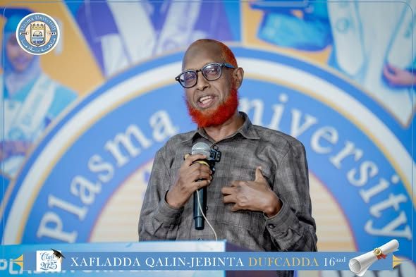 Hadal-jeedinta Guddoomiyaha Mu’assasadda Imaamu Shaafici Ustaad Abdirahman Kubac Xafladda Qalinjebinta Dufcadda 16aad ee Jaamacadda Plasma , 1078 A...