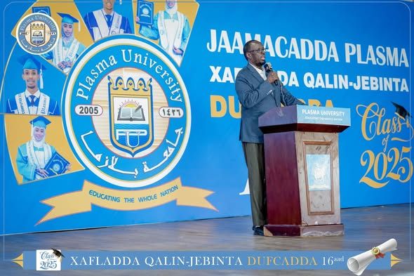 Hadal-jeedinta Gudoomiyaha Dahabshiil Group Mudane Omar Hassan Yolac Xafladda Qalinjebinta Dufcadda 16-aad ee Jaamacadda Plasma , 1078 Arday ayaa k...