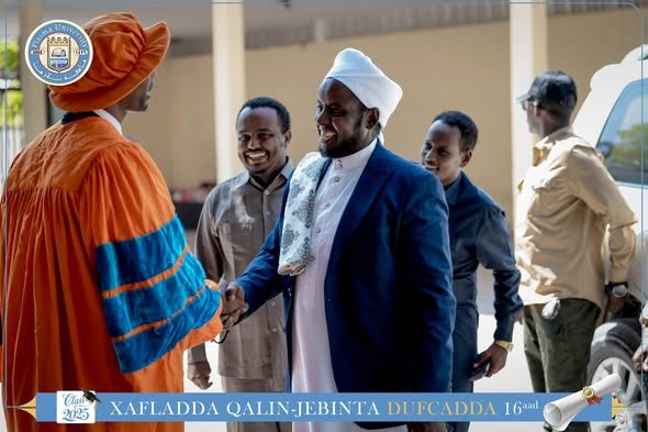 Qaybta 4aad Xaflada Qalin-jabinta Jaamacadda Plasma waxaa ka soo qayb galay Sheikh shaakir Gudoomiyaha Urur Siyaasadeedka Towfiiq.
