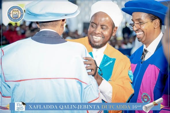 Qaybta 4aad Xaflada Qalin-jabinta Jaamacadda Plasma waxaa ka soo qayb galay Sheikh shaakir Gudoomiyaha Urur Siyaasadeedka Towfiiq.