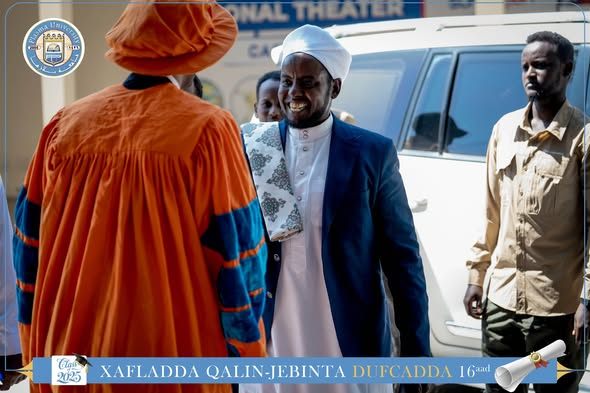 Qaybta 4aad Xaflada Qalin-jabinta Jaamacadda Plasma waxaa ka soo qayb galay Sheikh shaakir Gudoomiyaha Urur Siyaasadeedka Towfiiq.