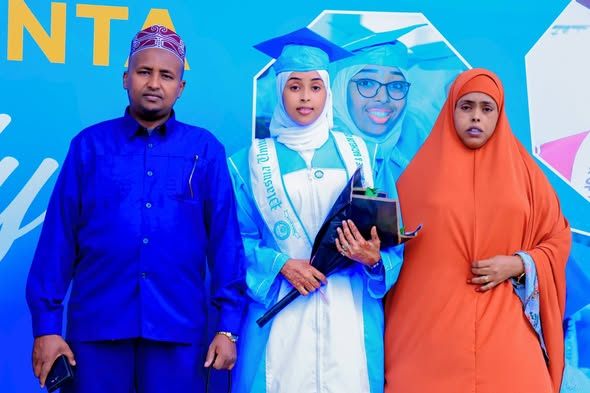 Todobaadka Qalin-jebinta Dufcadda 16_aad ee Jaamacadda Plasma.