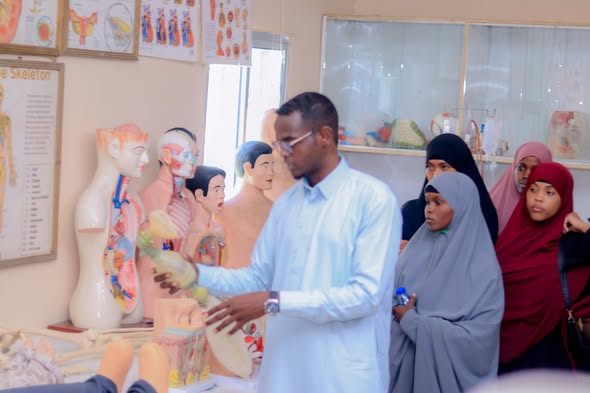 Maalinta_12aad ◇Waxaa si habsami leh u socda booqashada Ardayda Dugsiyada sare Form-4 ay ku imaanayaan Jaamacadda Plasma.