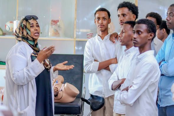 Maalinta_11aad ◇Waxaa si habsami leh u socda booqashada Ardayda Dugsiyada sare Form-4 ay ku imaanayaan Jaamacadda Plasma.