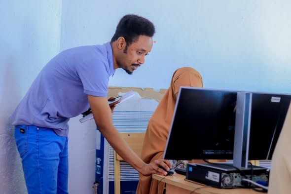 Maalinta_10aad ◇Waxaa si habsami leh u socda booqashada Ardayda Dugsiyada sare Form-4 ay ku imaanayaan Jaamacadda Plasma.