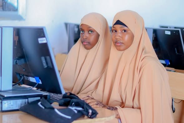 Maalinta_10aad ◇Waxaa si habsami leh u socda booqashada Ardayda Dugsiyada sare Form-4 ay ku imaanayaan Jaamacadda Plasma.