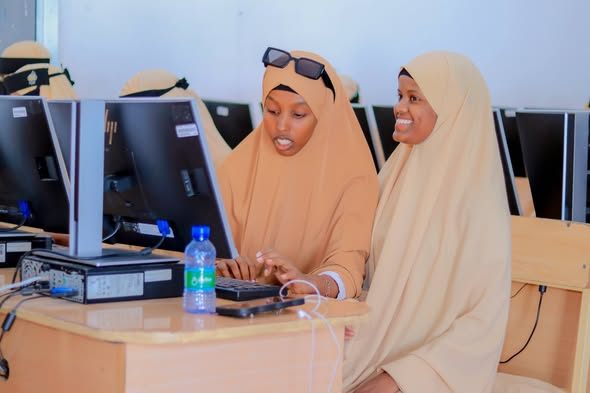 Maalinta_9aad ◇Waxaa si habsami leh u socda booqashada Ardayda Dugsiyada sare Form-4 ay ku imaanayaan Jaamacadda Plasma.