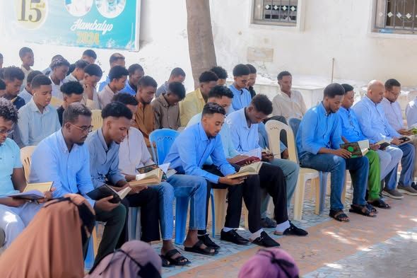 Maamulka, Macallimiinta iyo Ardayda Jaamacadda Plasma ayaa Maanta isagu yimid kulan loogu sameeyay Duco iyo Qur'aan aqris, Alle Naxariista Janno ha...