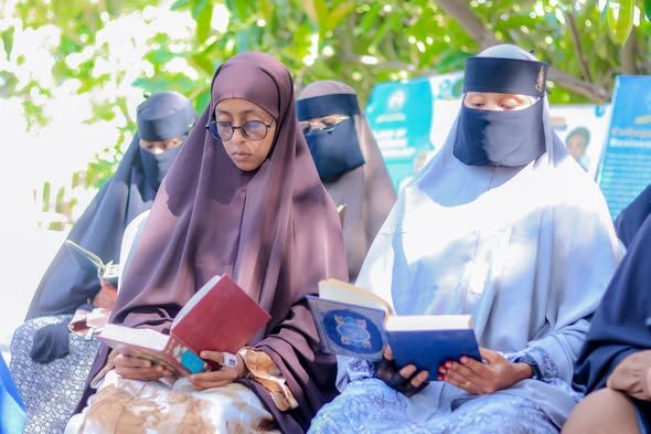 Maamulka, Macallimiinta iyo Ardayda Jaamacadda Plasma ayaa Maanta isagu yimid kulan loogu sameeyay Duco iyo Qur'aan aqris, Alle Naxariista Janno ha...