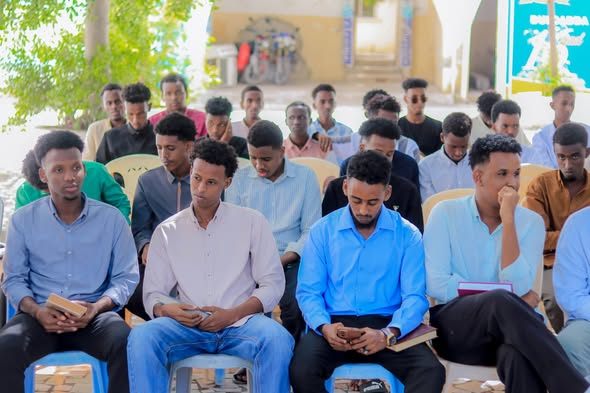 Maamulka, Macallimiinta iyo Ardayda Jaamacadda Plasma ayaa Maanta isagu yimid kulan loogu sameeyay Duco iyo Qur'aan aqris, Alle Naxariista Janno ha...