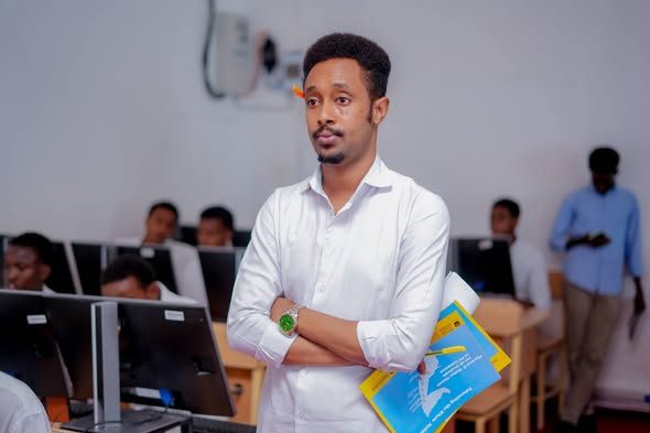 Maalinta_7aad Qaybta 2aad ◇Waxaa si habsami leh u socda booqashada Ardayda Dugsiyada sare Form-4 ay ku imaanayaan Jaamacadda Plasma.