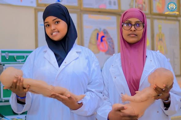 Tababar kor loogu qaadaayo Ardayda Kulliyadda Umulisada Jaamacadda Plasma. "Nidaamka taxadarka leh oo lagu taageerayo Hooyada inta ay dhaleyso, iya...