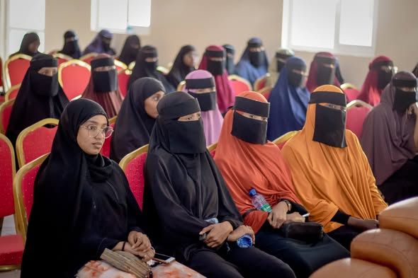 Tababar ku saabsanaa Maareynta Caafimaad iyo Ka-Hortag ee Cudurrada Indhaha ee Caamka ah oo loo qabtay qaar ka mid ah Ardayda dhigata Kulliyaddaha ...