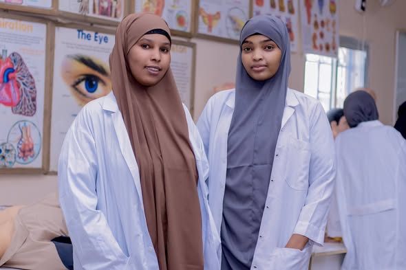 Qaar kamid ah Ardayda Kulliyadda Culuumta Umulinta ayaa kulan Aqoon darsi ah oo laxariira sida loo maareeyo foosha, dhalmada iyo baaritaanada la xa...